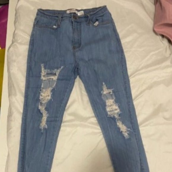 Fashion Nova Light Wash Denim Jeans 11 - Picture 2 of 4